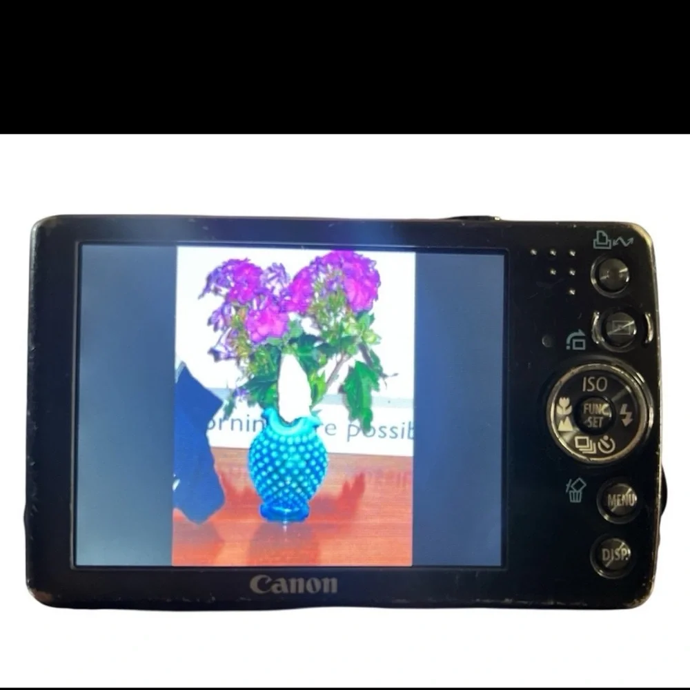 Canon PowerShot SD750 DIGITAL ELPH; Complete in original box